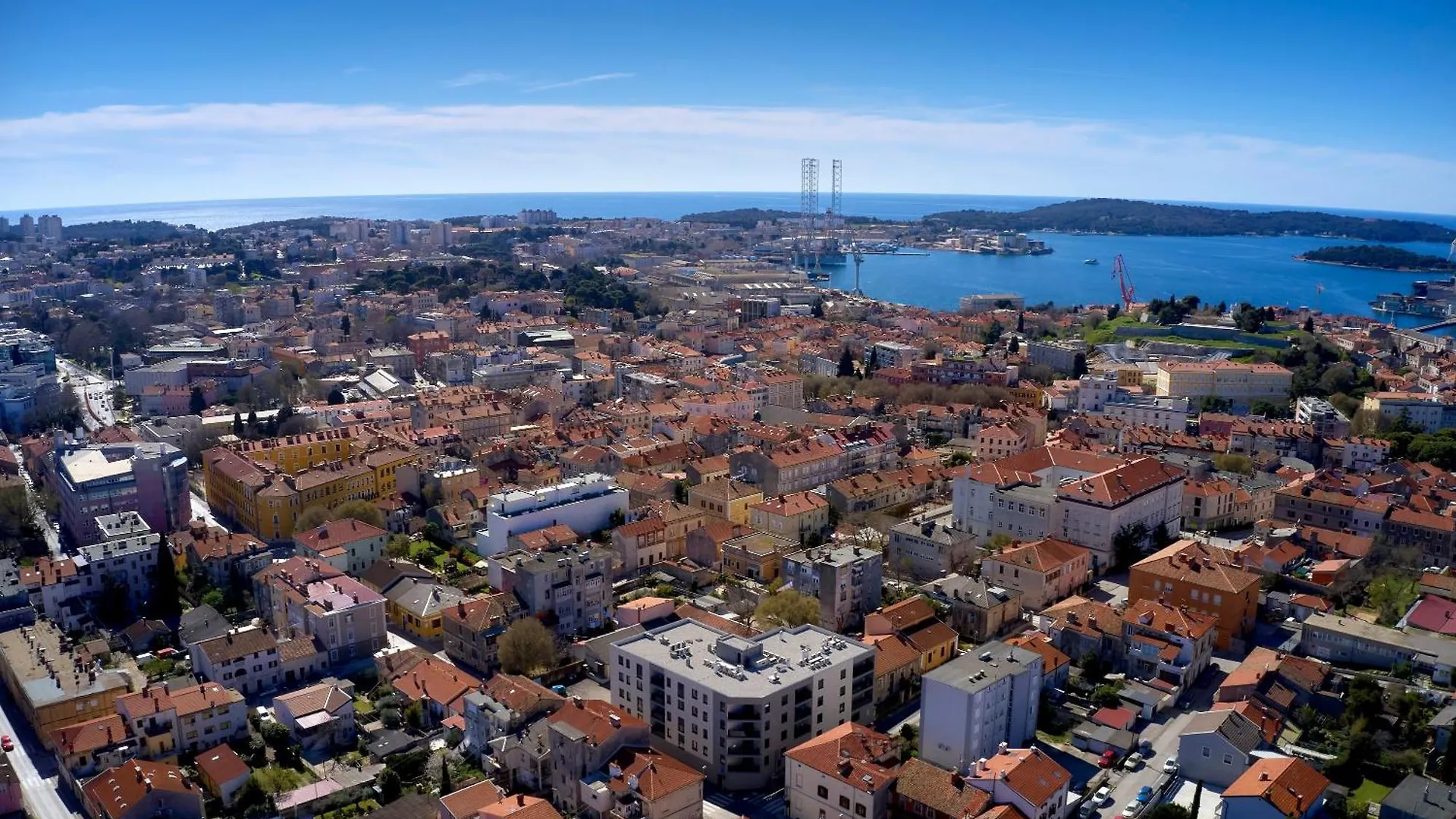 You & Me Pula With Garage Parking Kroatië